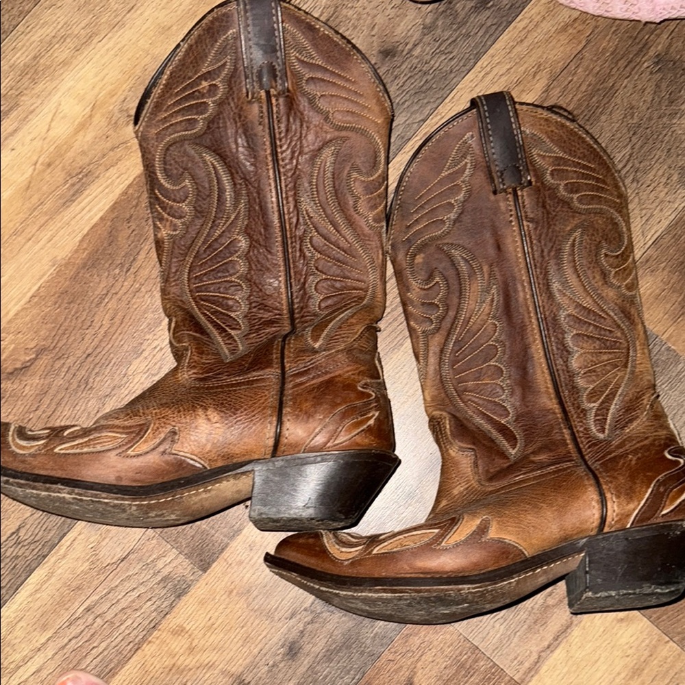 Laredo Tan Western Boots with Stitching